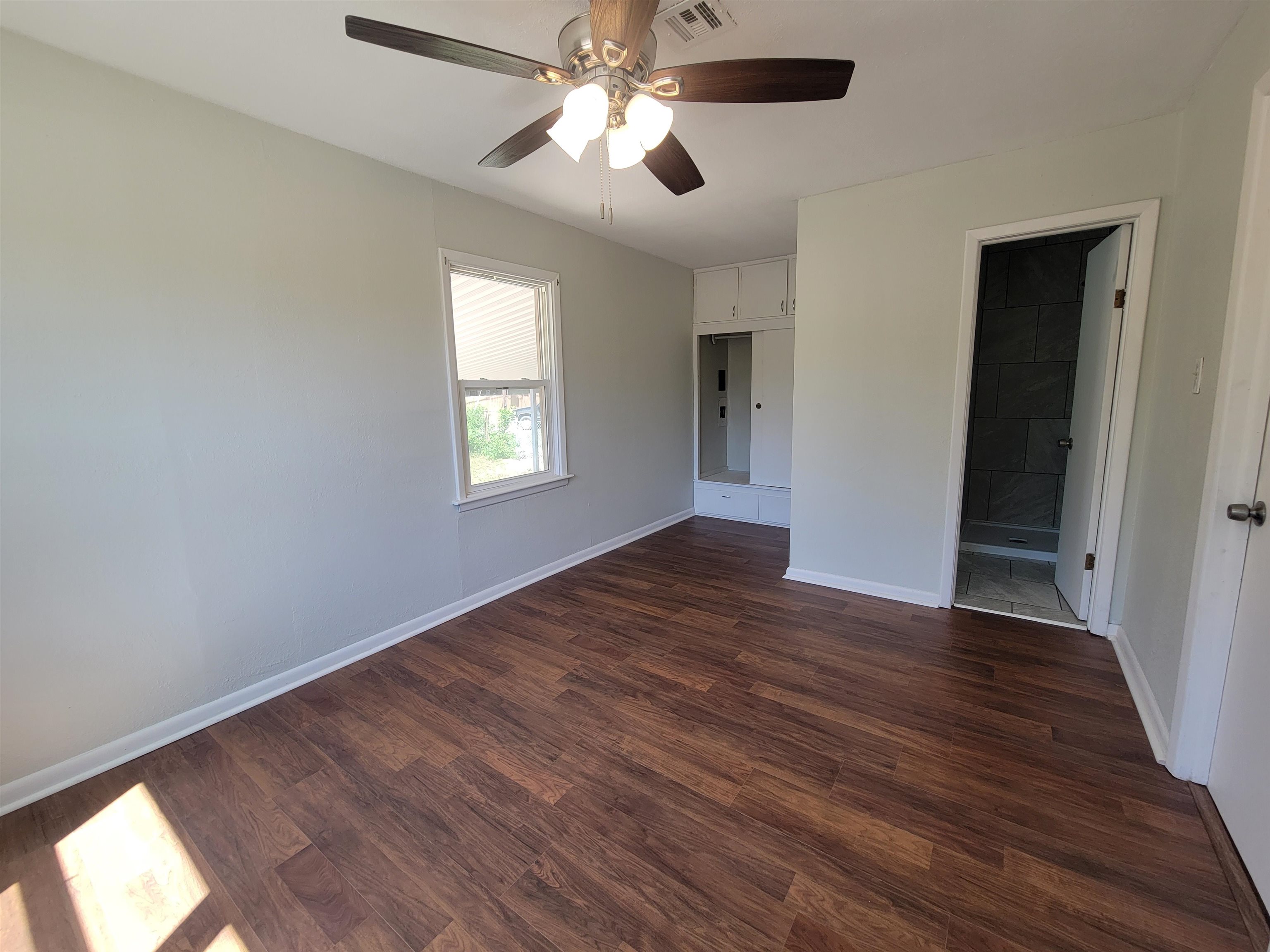 201 N Cherry Property Photo 9