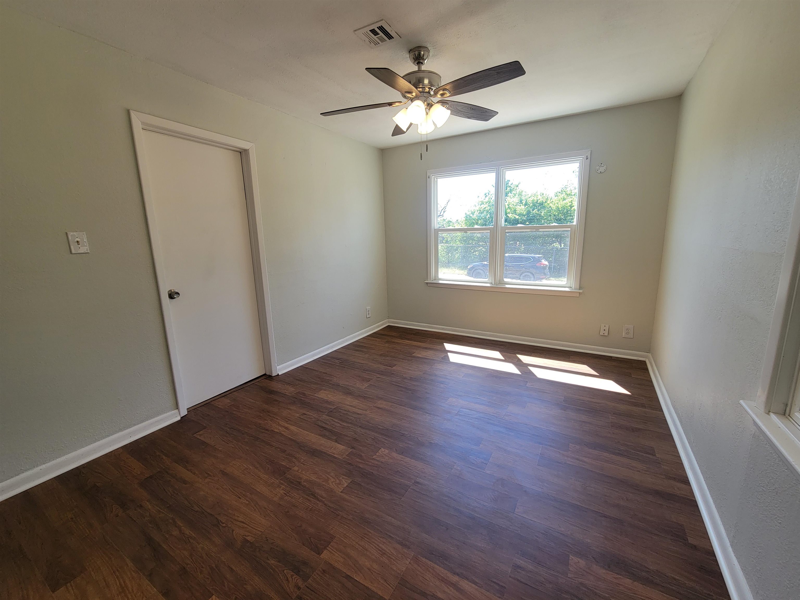 201 N Cherry Property Photo 10
