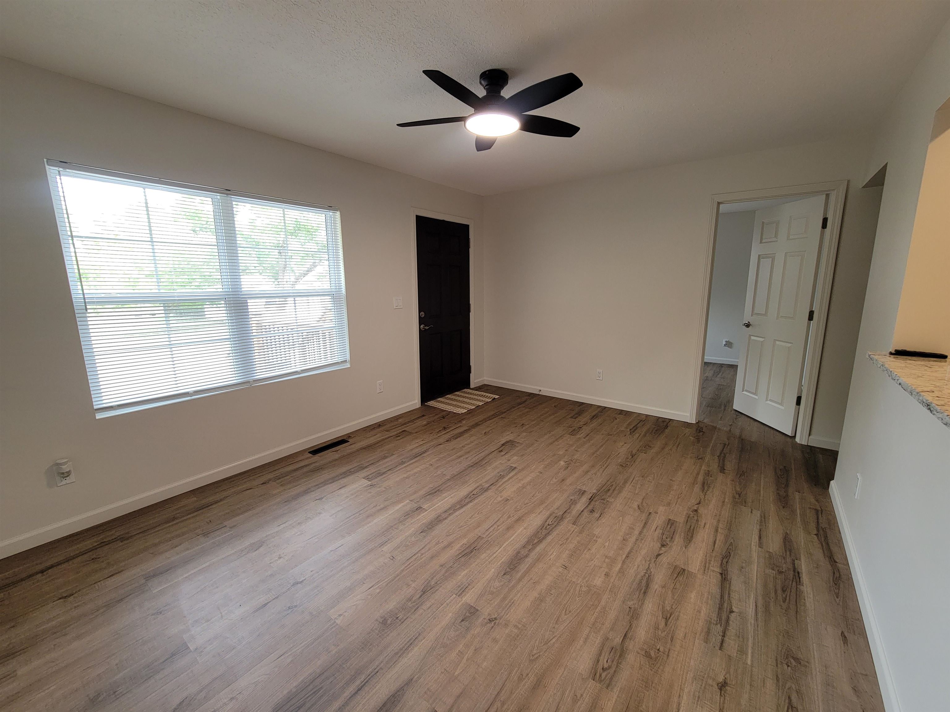 914 N Blaine Property Photo 4