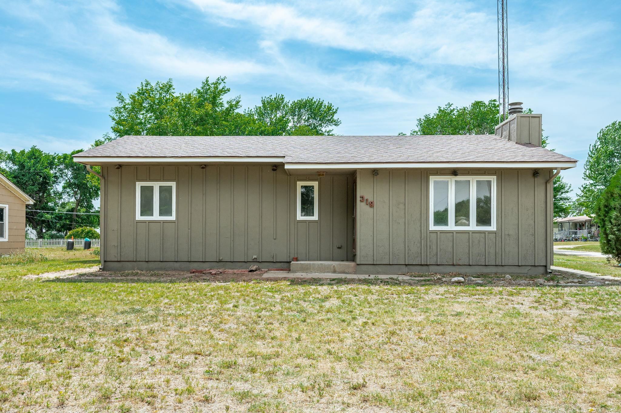 319 N Magnolia Property Photo 1