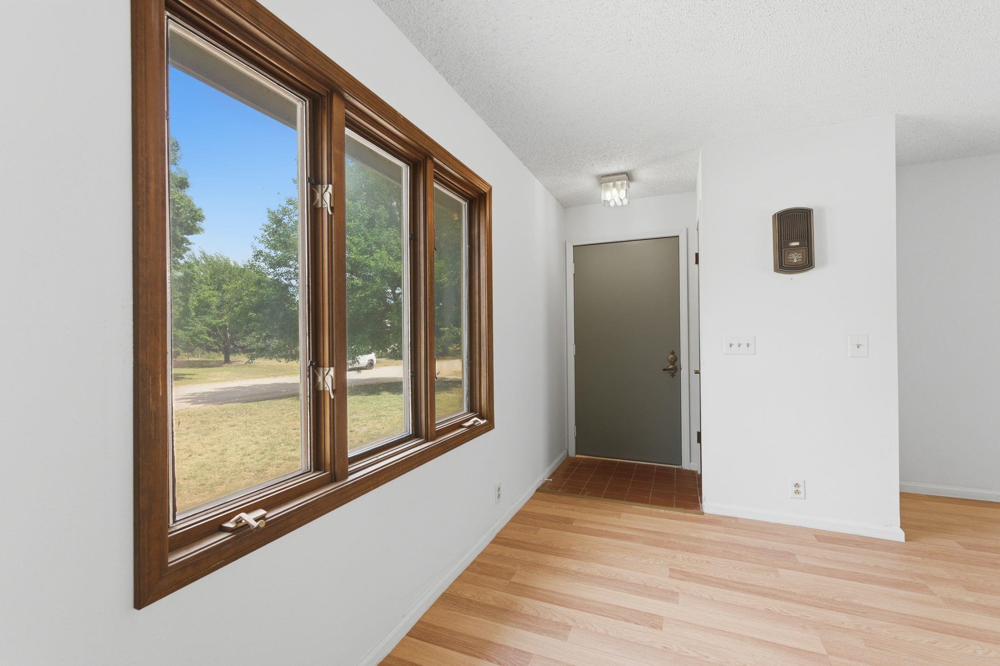 319 N Magnolia Property Photo 5