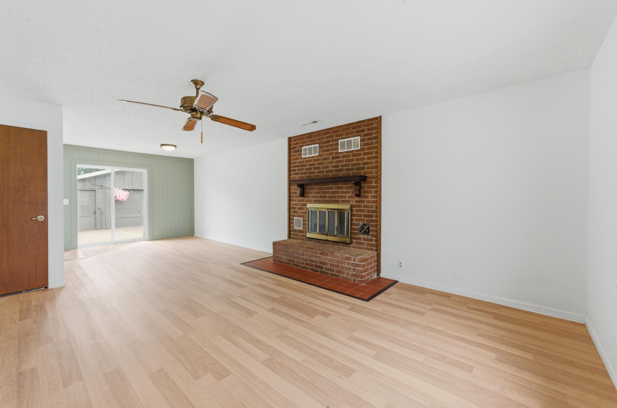 319 N Magnolia Property Photo 6