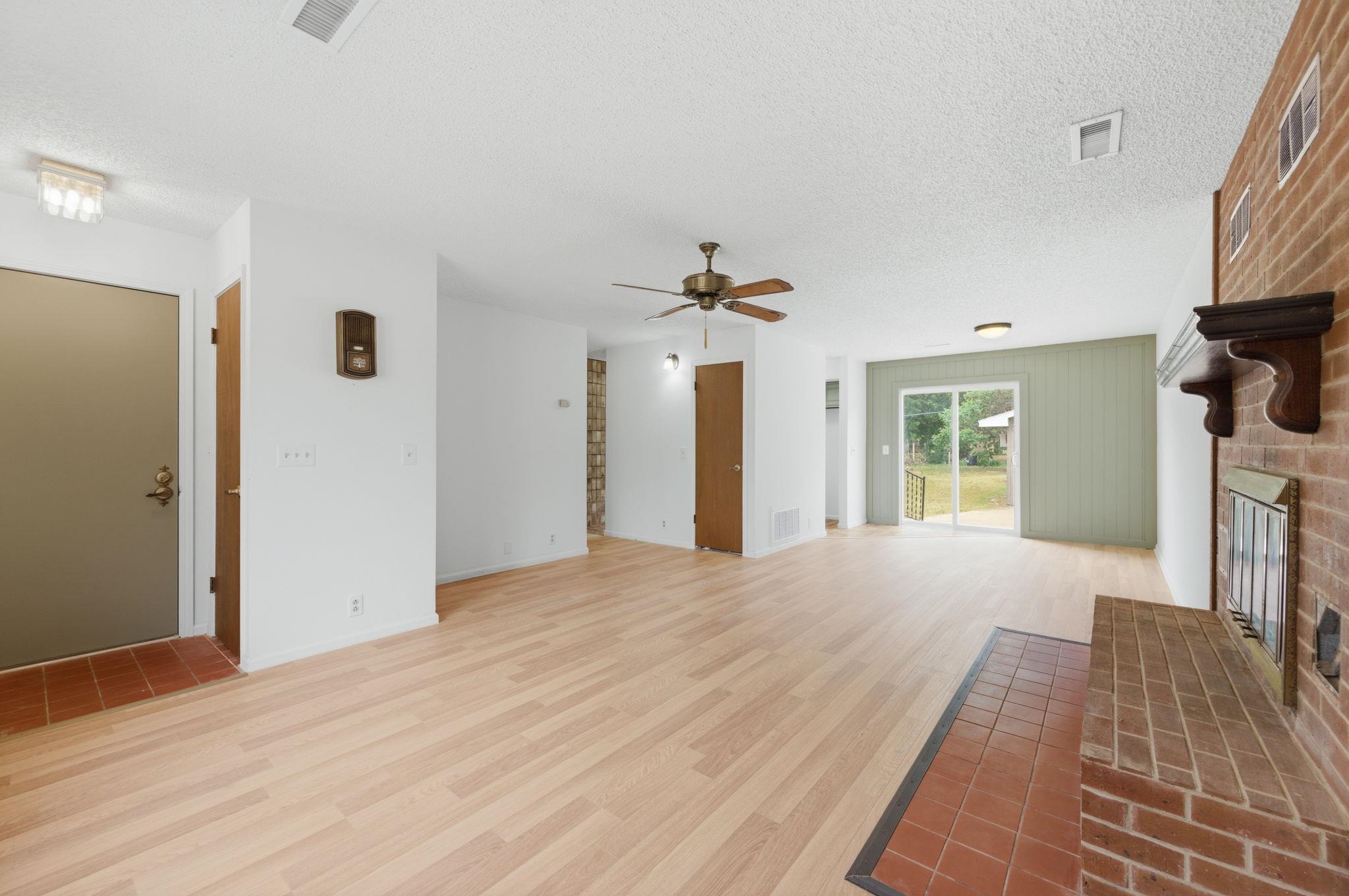 319 N Magnolia Property Photo 7