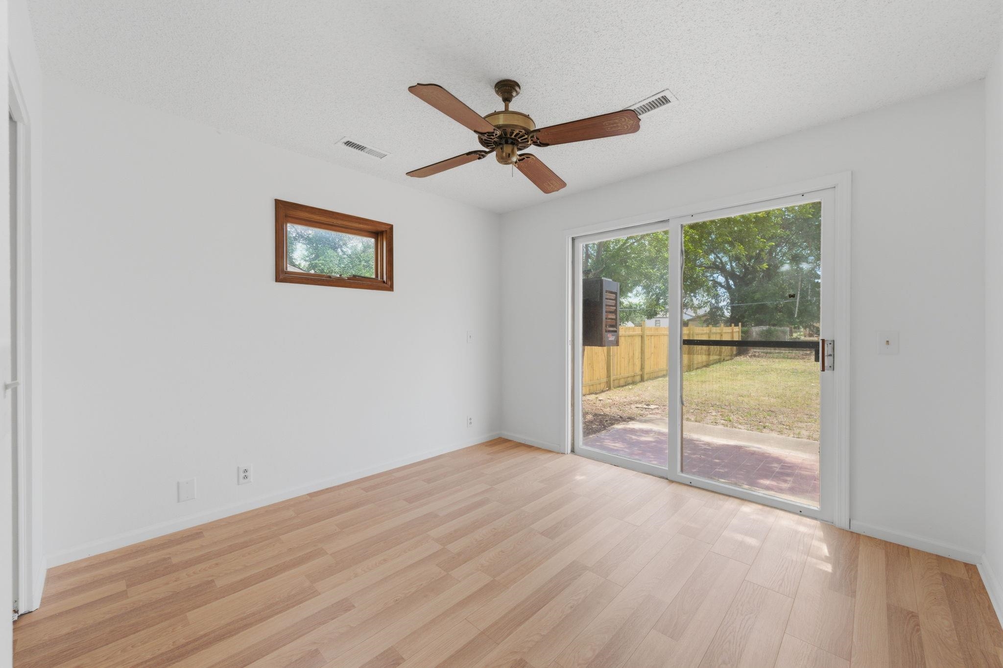 319 N Magnolia Property Photo 15
