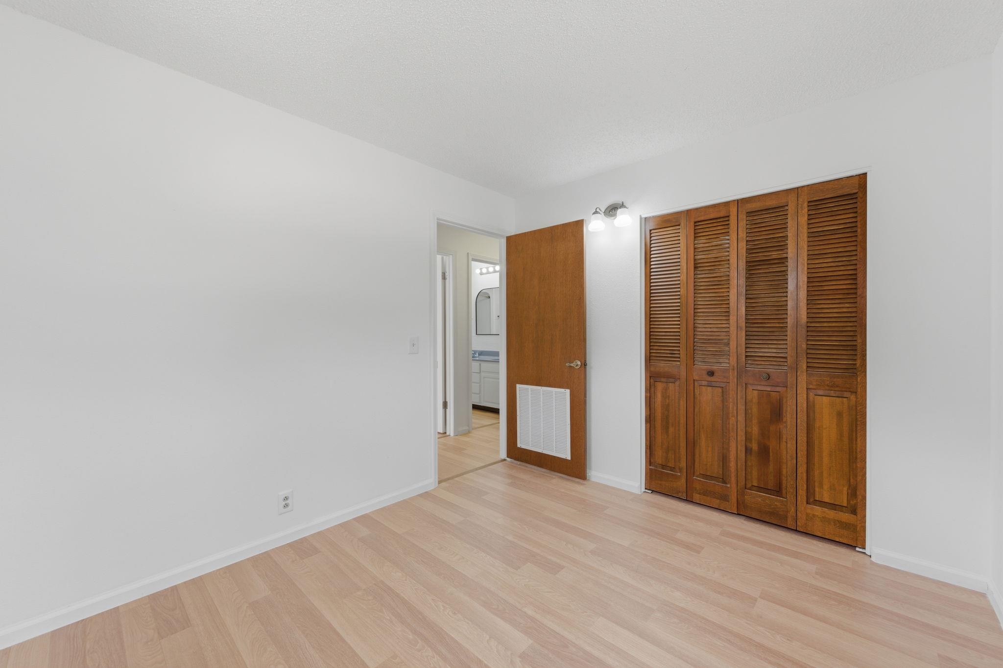 319 N Magnolia Property Photo 18