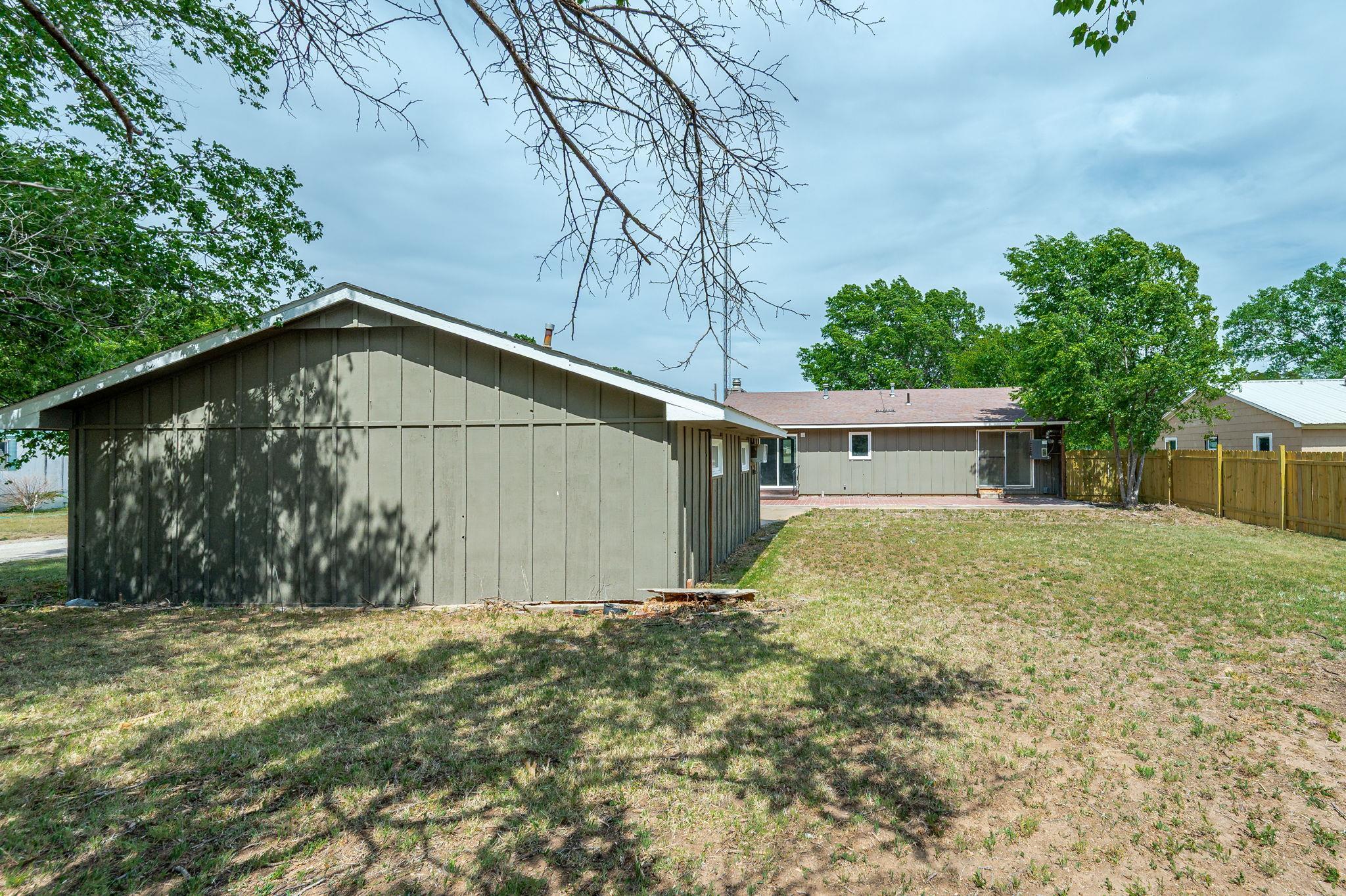 319 N Magnolia Property Photo 22