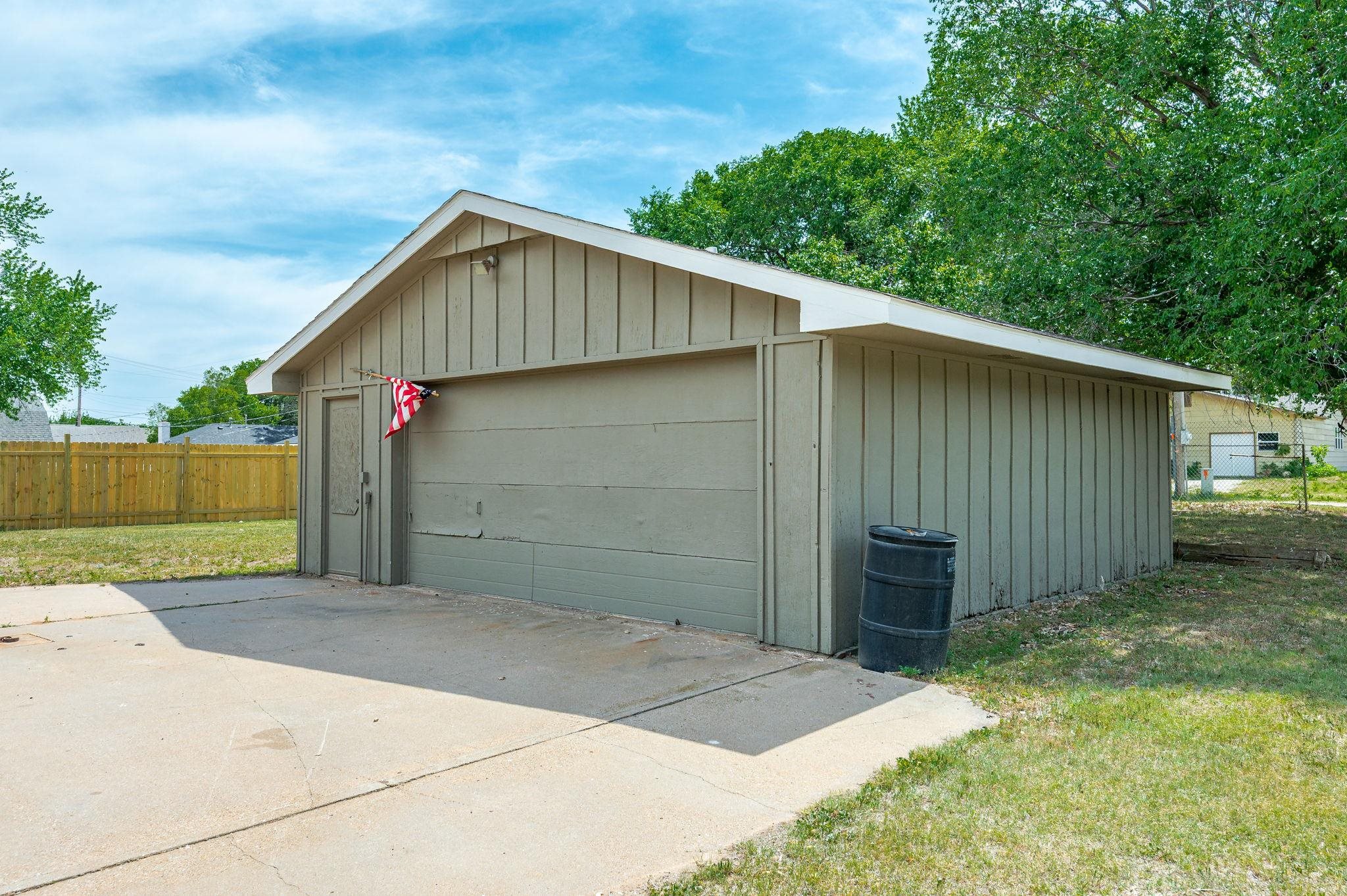 319 N Magnolia Property Photo 27