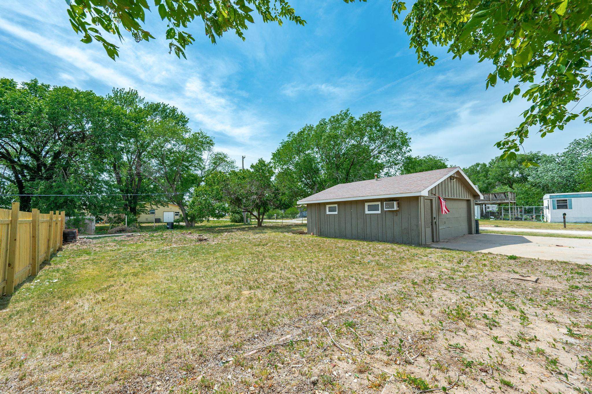 319 N Magnolia Property Photo 29