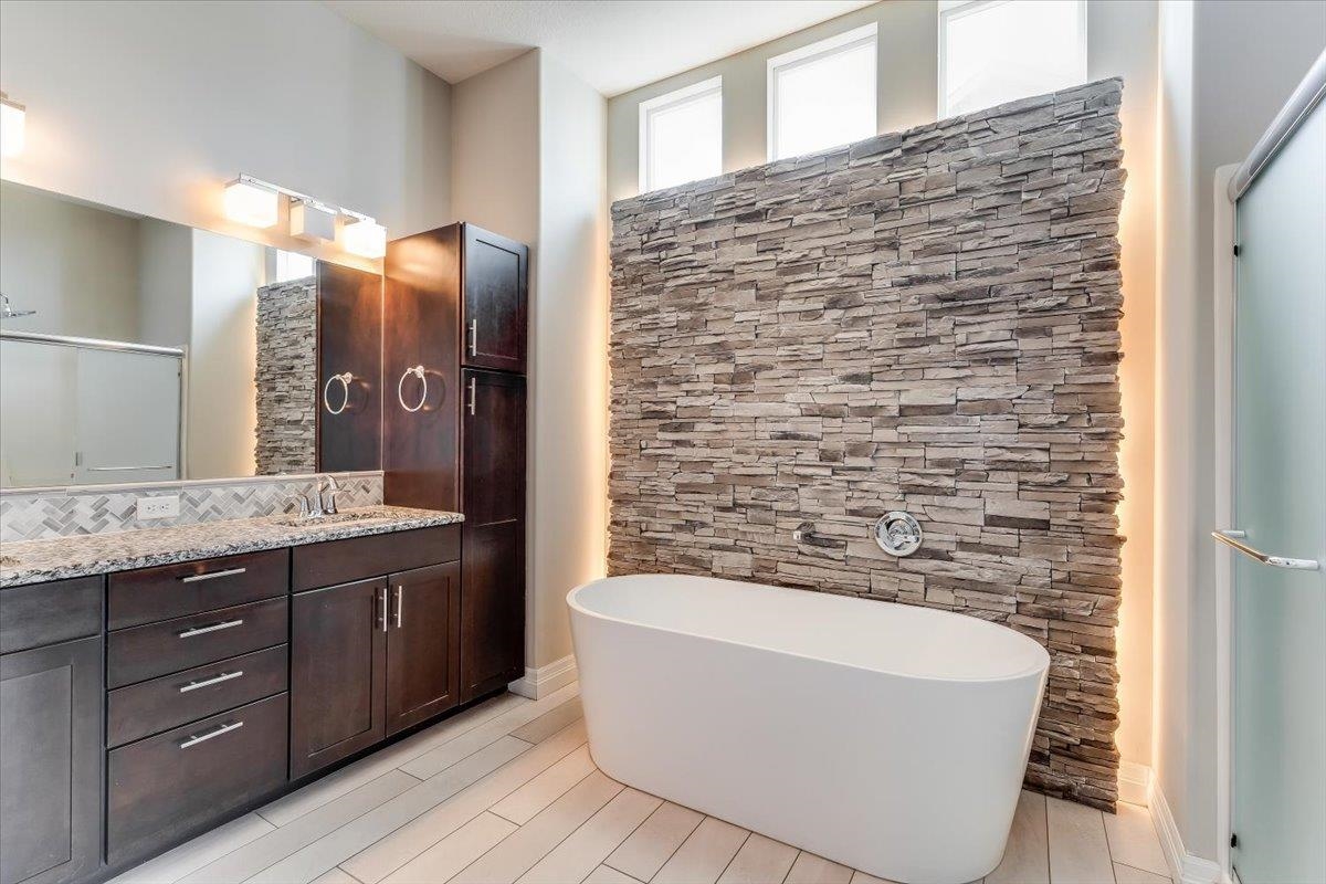 2817 N Woodridge Property Photo 10