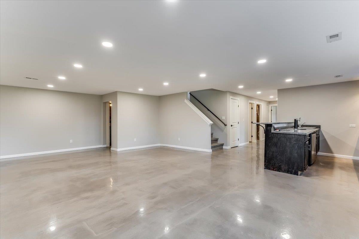 2817 N Woodridge Property Photo 19