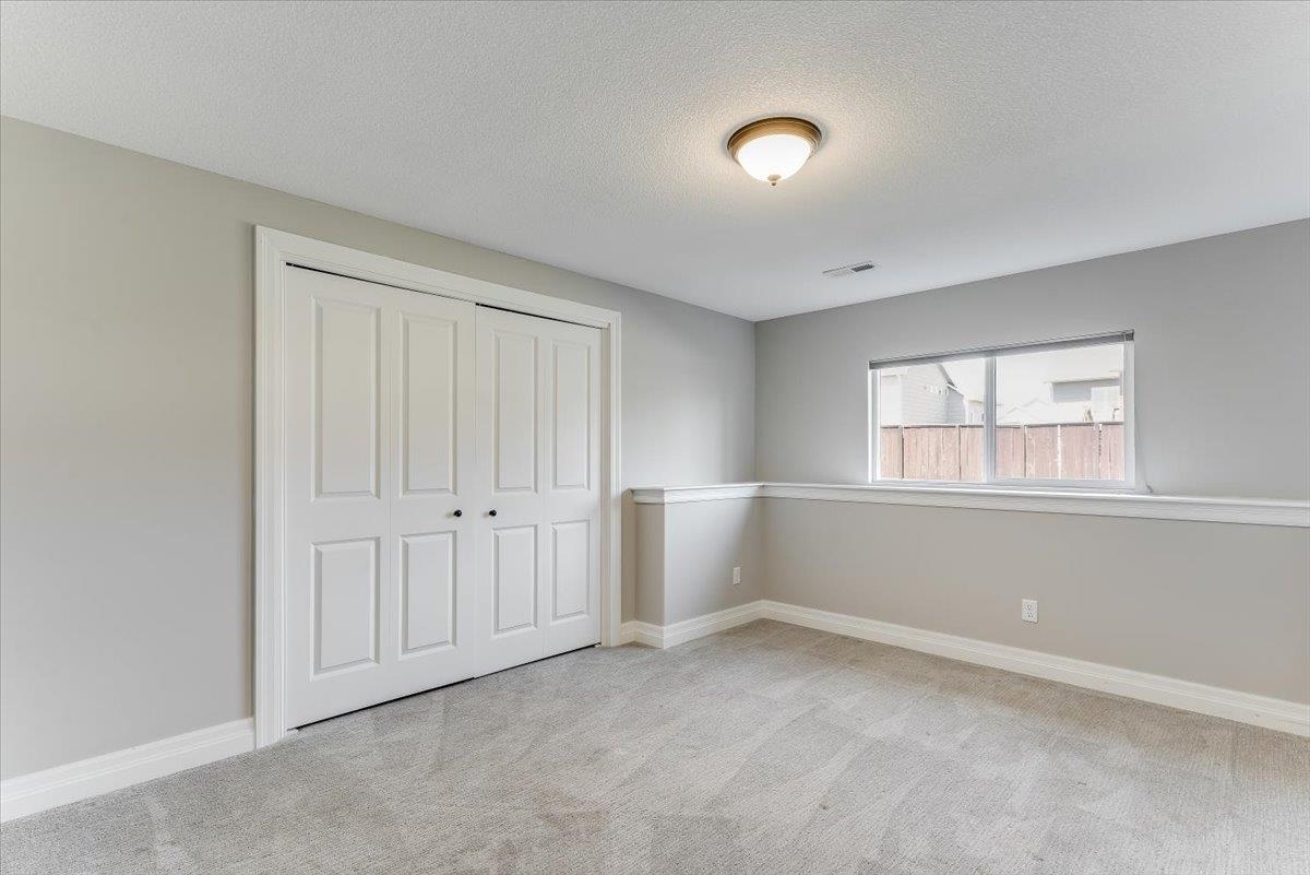 2817 N Woodridge Property Photo 22