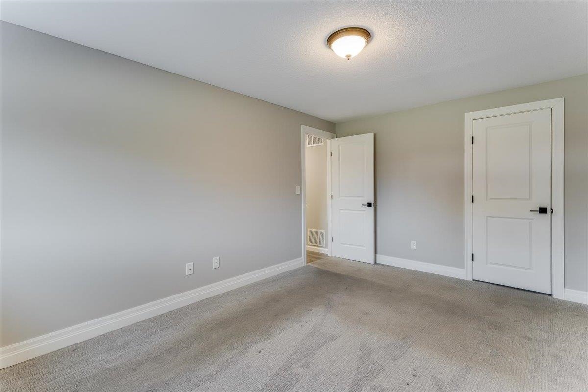 2817 N Woodridge Property Photo 25
