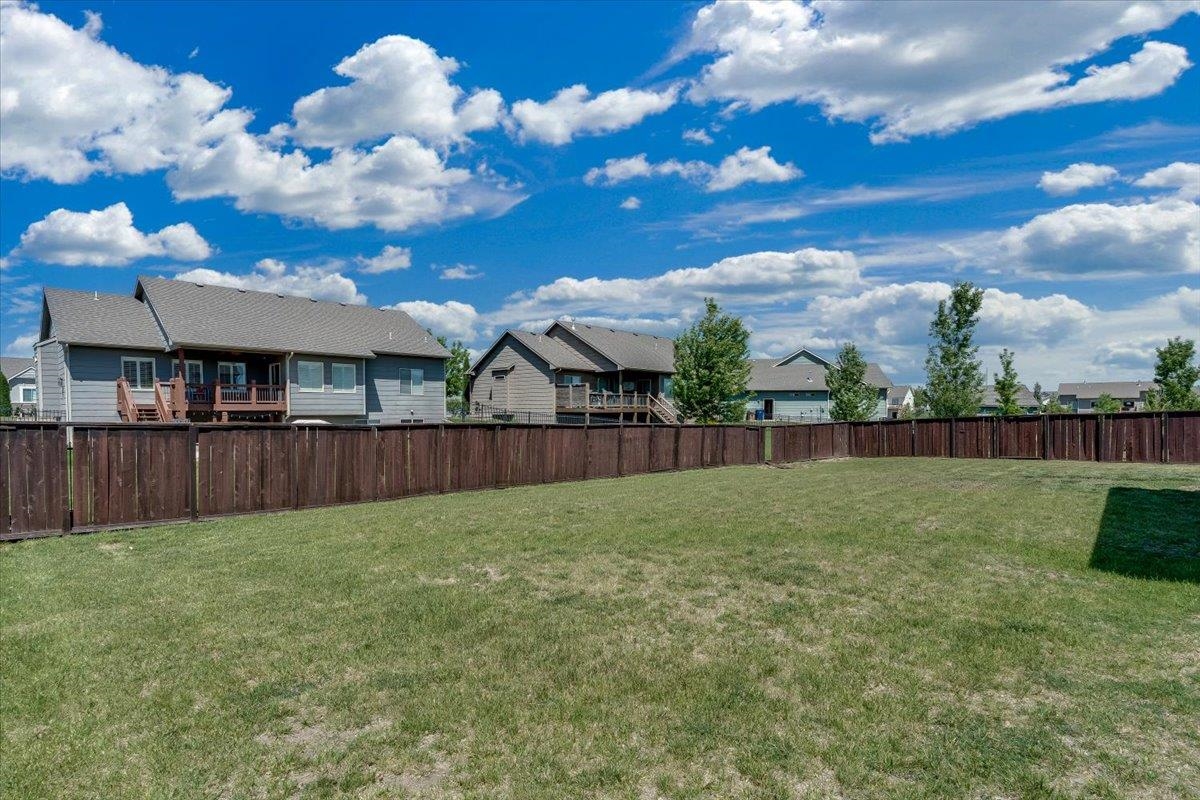 2817 N Woodridge Property Photo 26