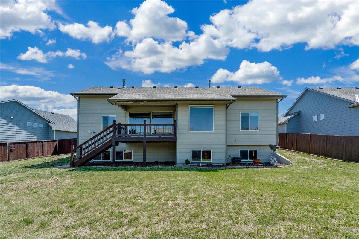 2817 N Woodridge Property Photo 27