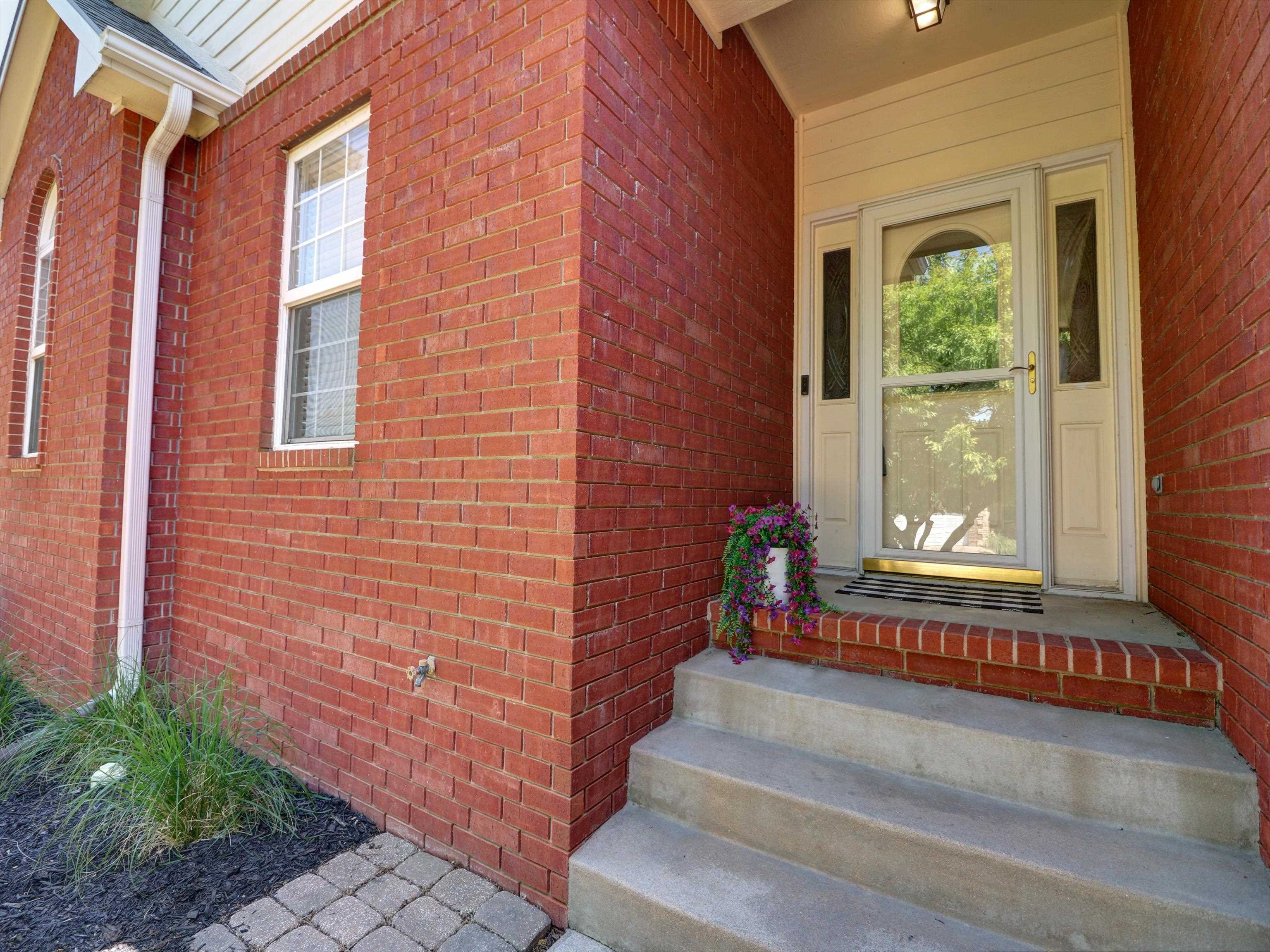 10 Kansas Ct Property Photo 2