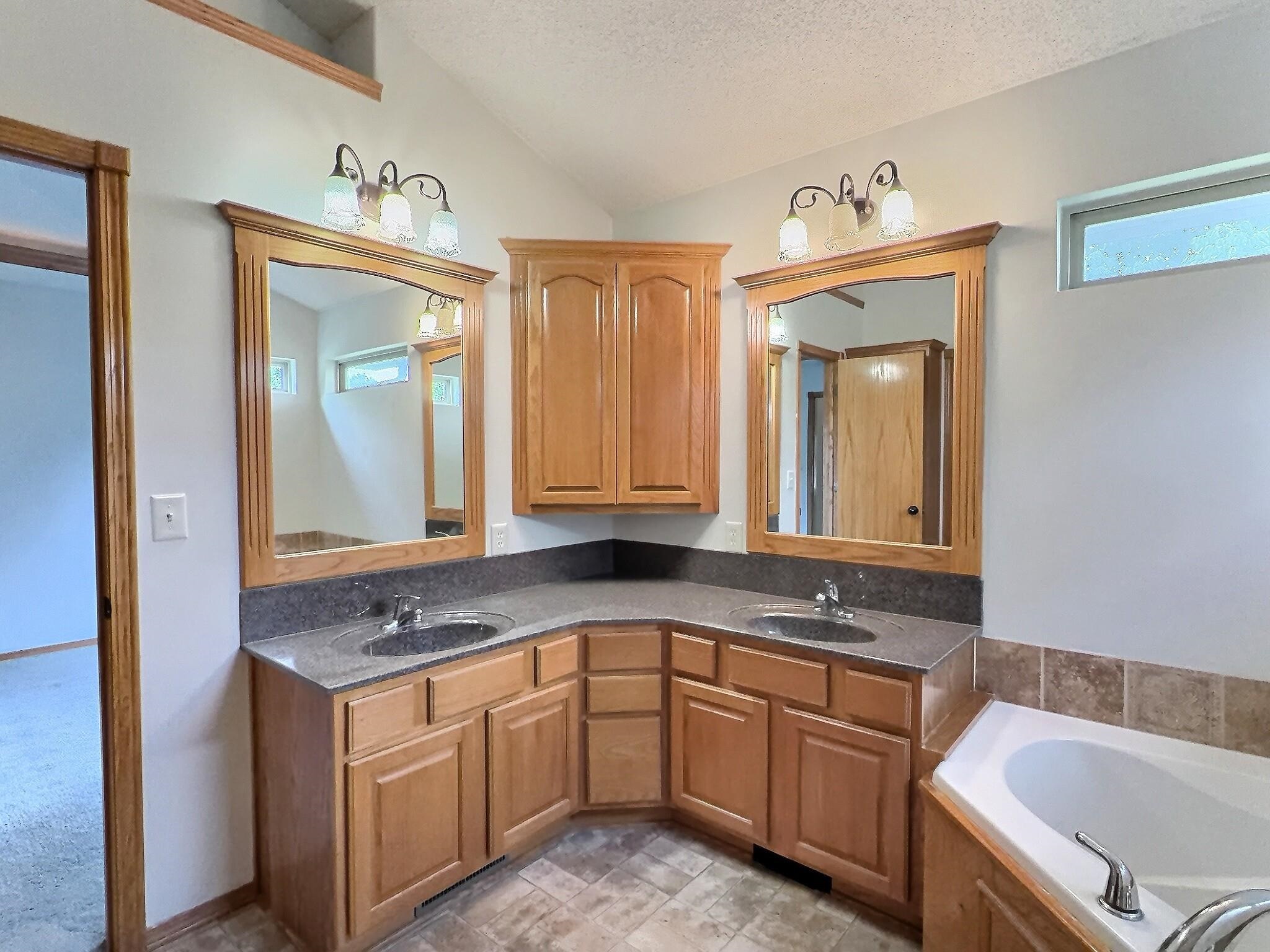 1931 E Wyndham Rd. Property Photo 8