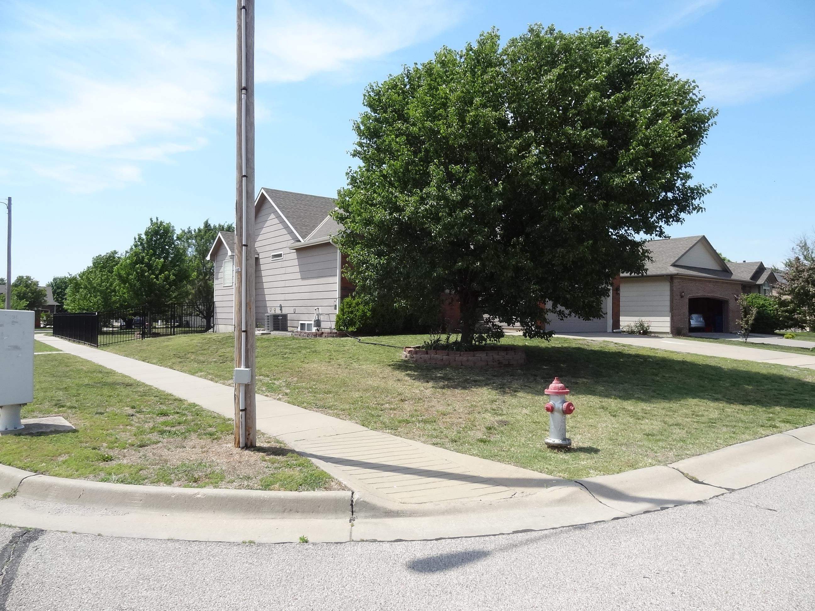 4602 E Willow Point Ct. Property Photo 2
