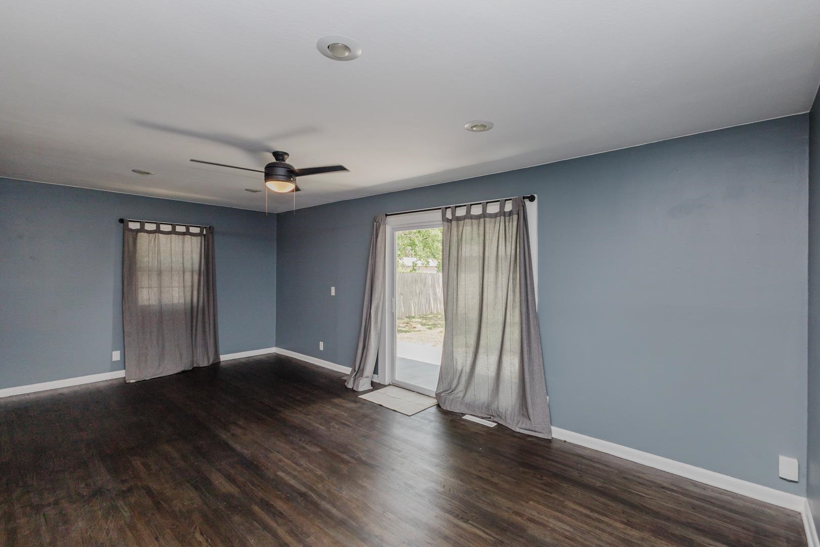 1022 S Wicker Property Photo 2