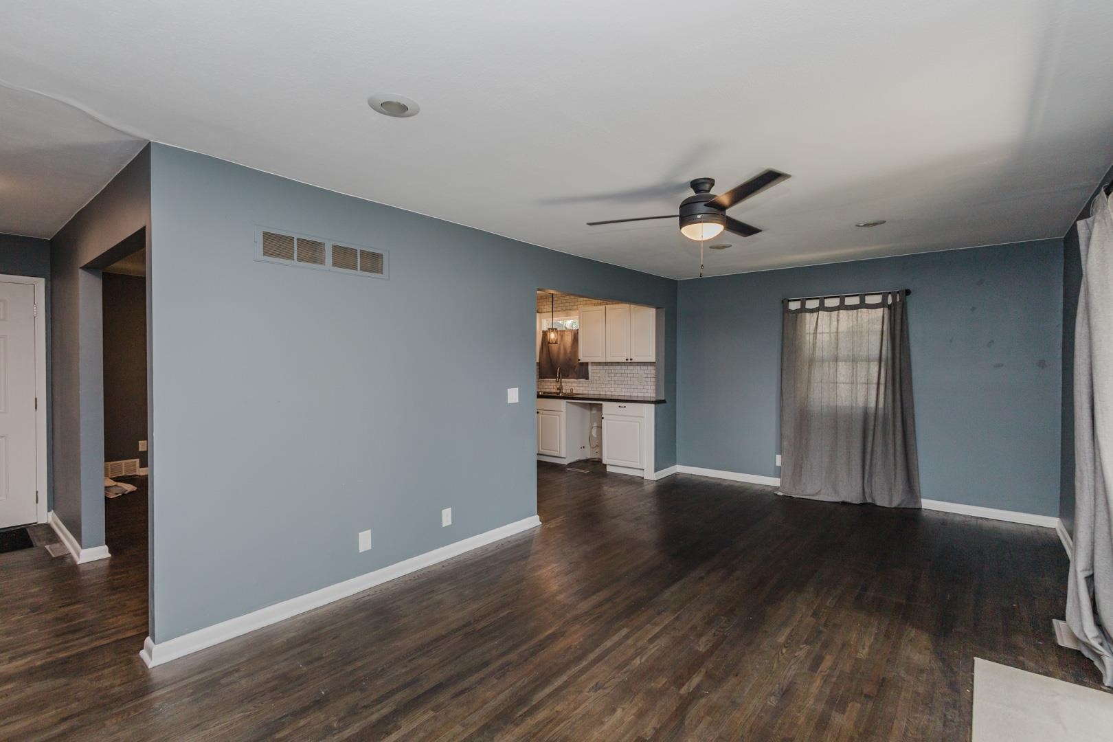 1022 S Wicker Property Photo 3