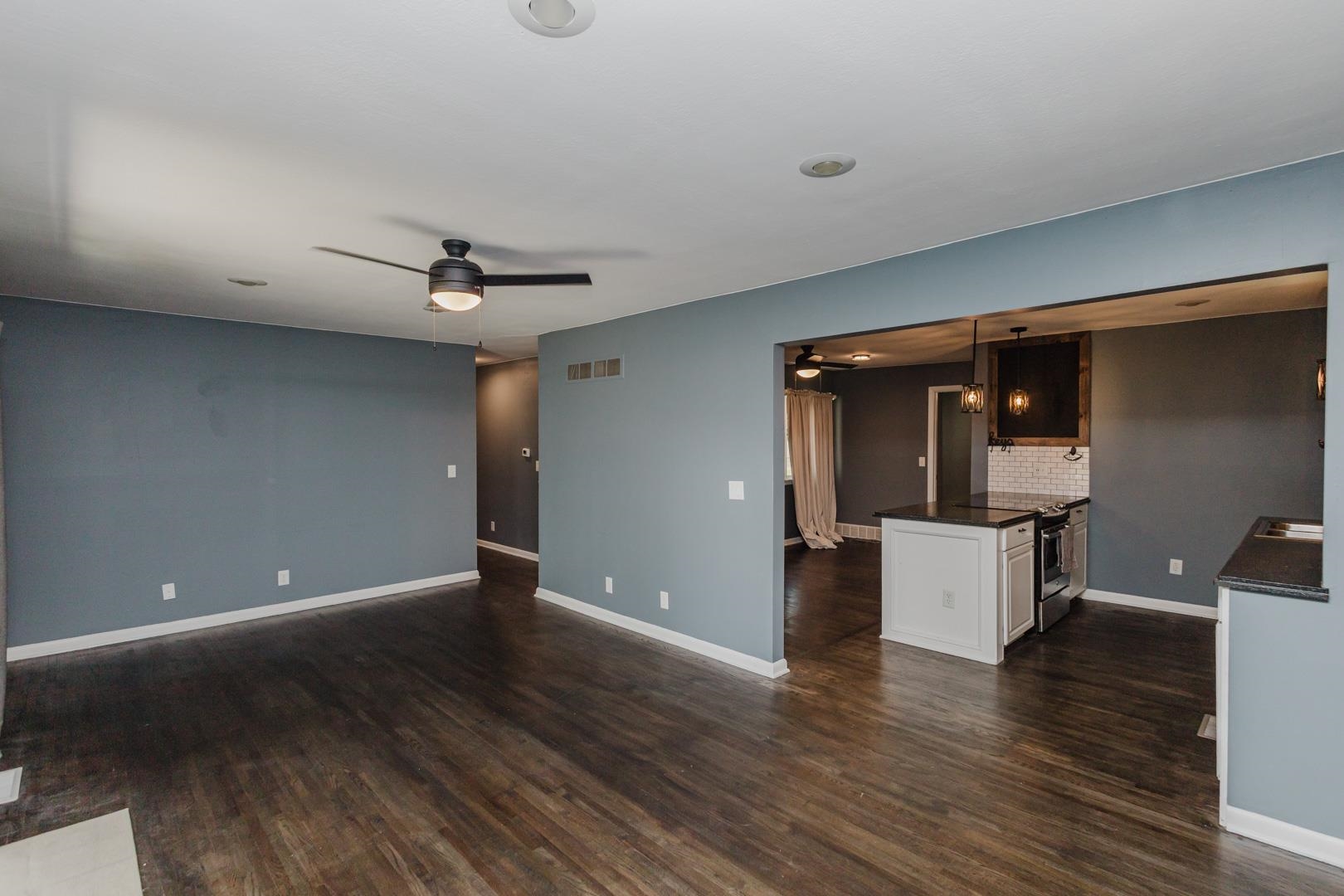 1022 S Wicker Property Photo 4
