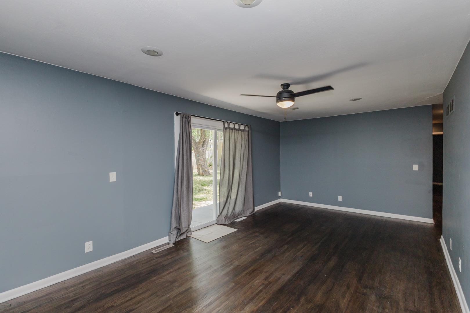 1022 S Wicker Property Photo 5