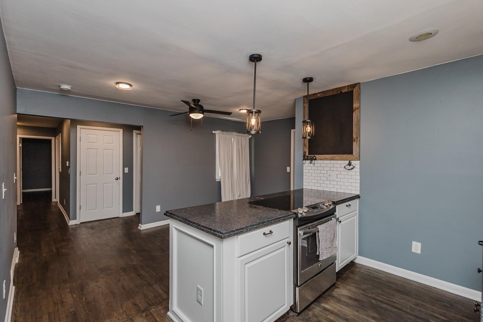 1022 S Wicker Property Photo 6