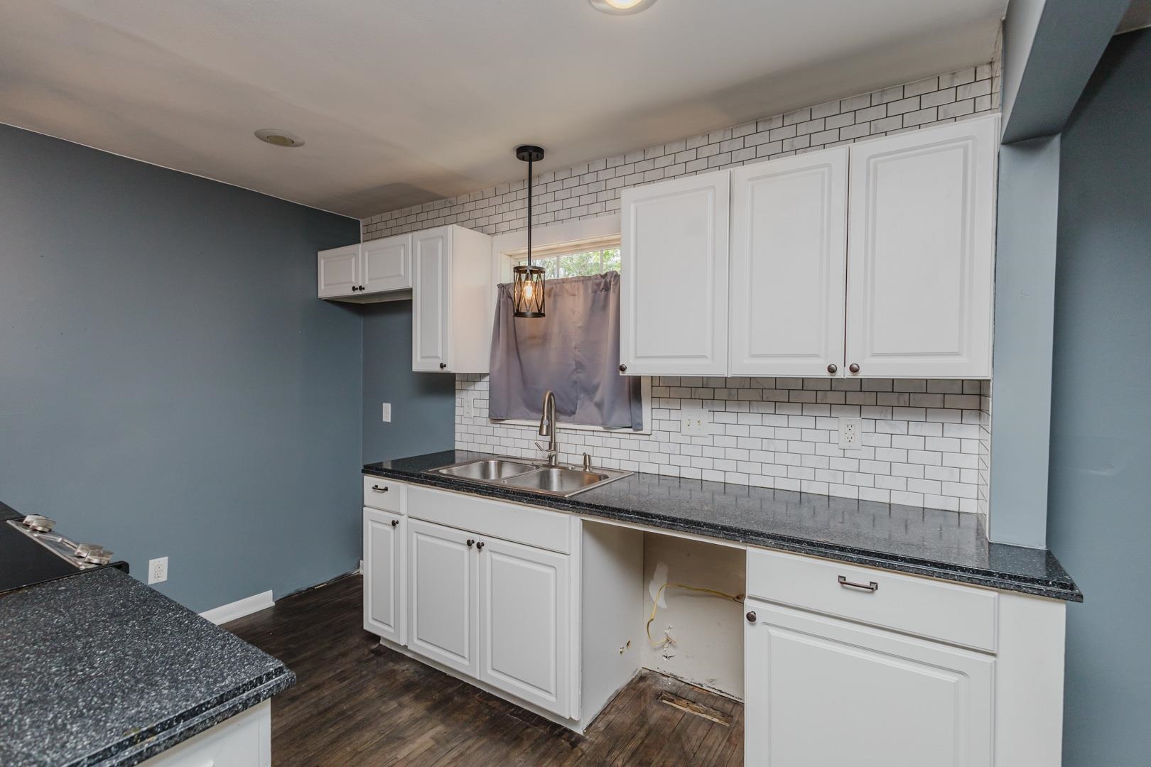 1022 S Wicker Property Photo 7