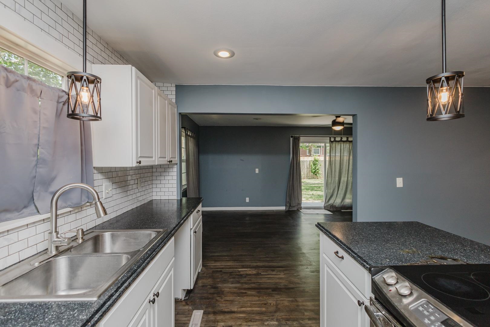 1022 S Wicker Property Photo 8