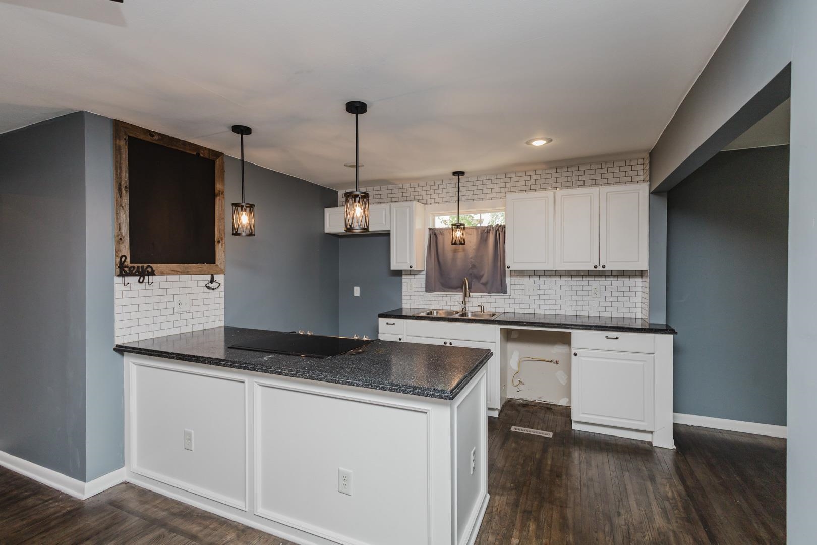1022 S Wicker Property Photo 9
