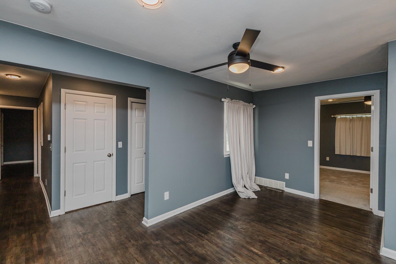 1022 S Wicker Property Photo 10