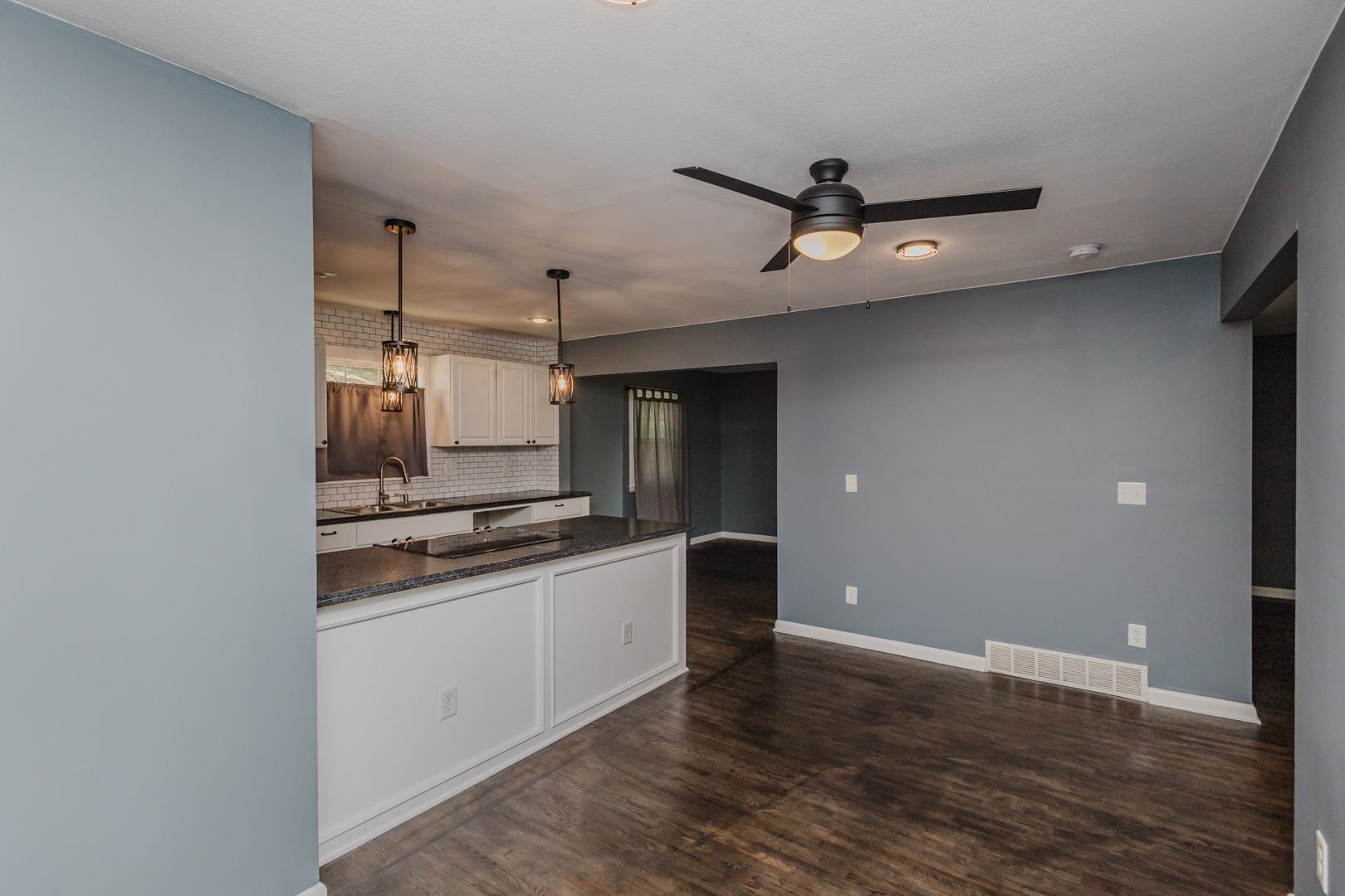 1022 S Wicker Property Photo 11