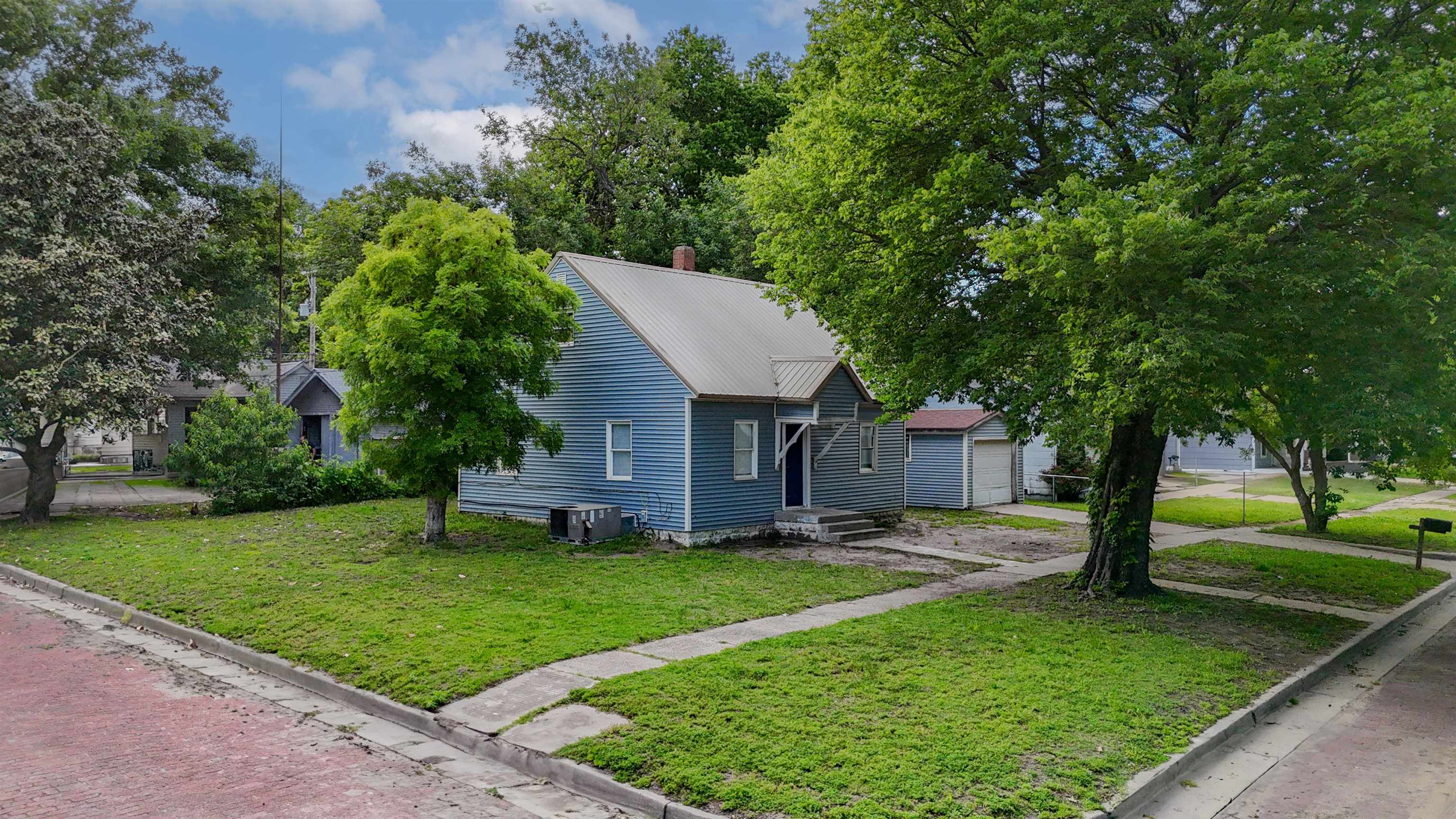 801 N C St Property Photo 2