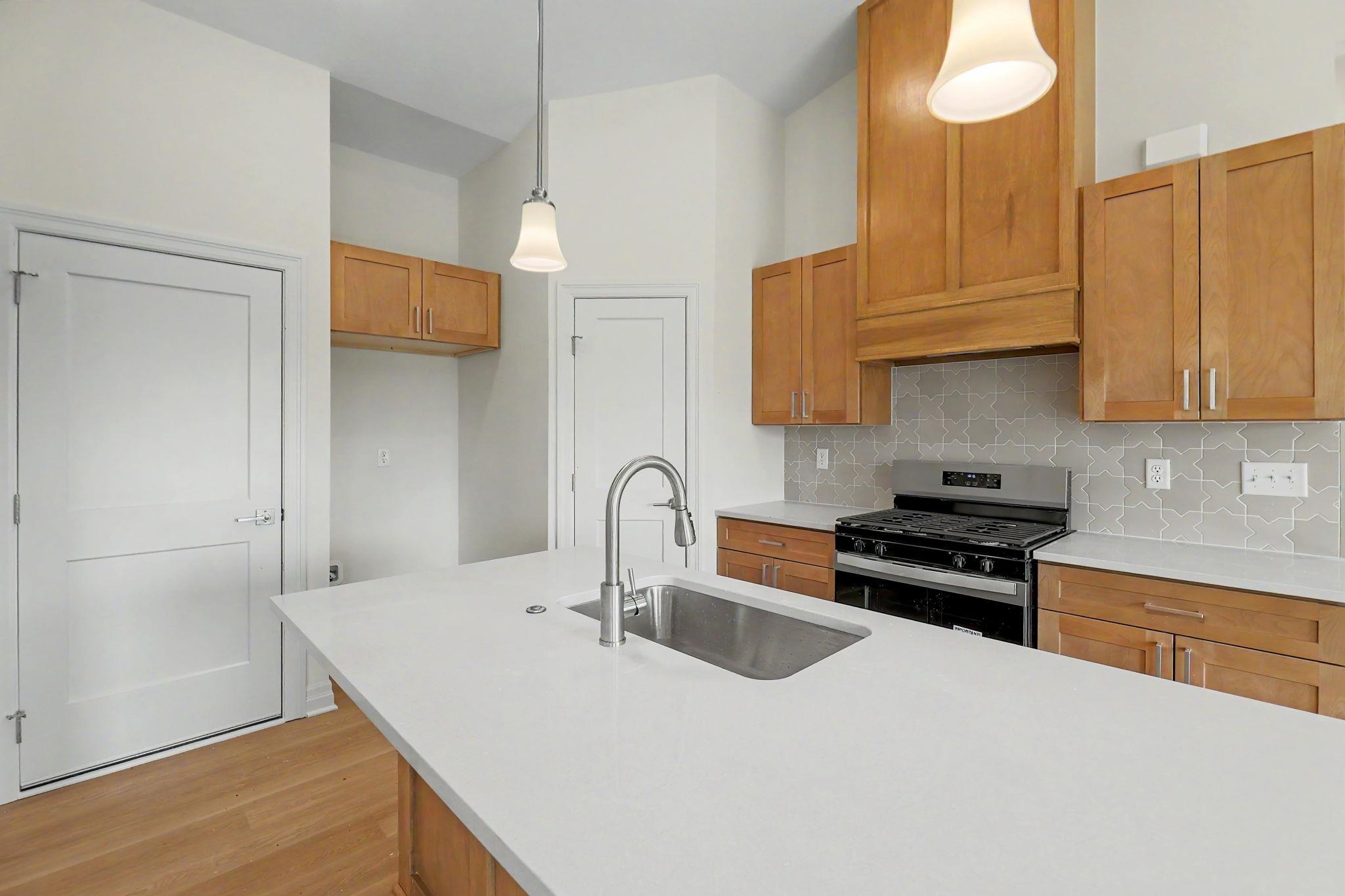 946 N Main Property Photo 10