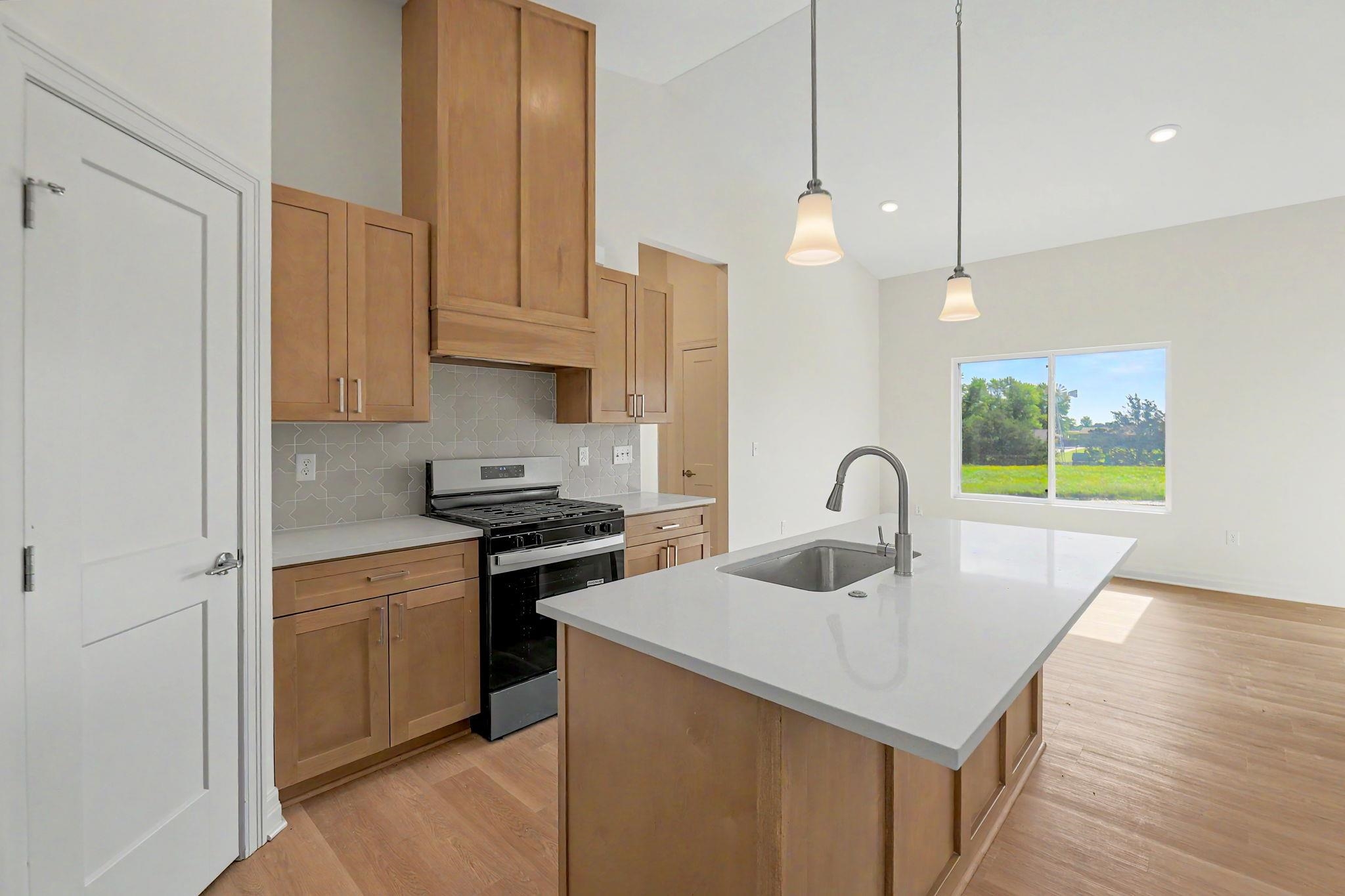 946 N Main Property Photo 11