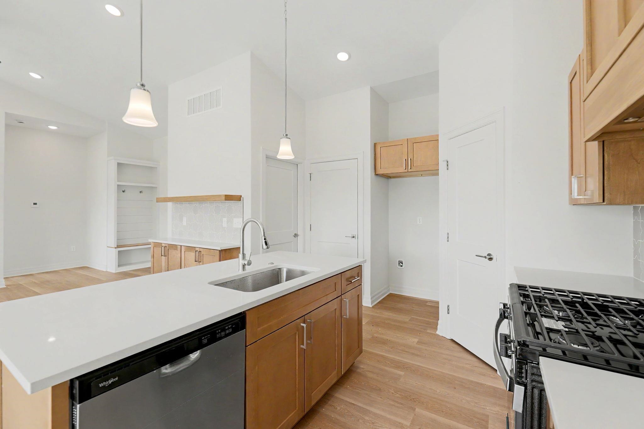 946 N Main Property Photo 14