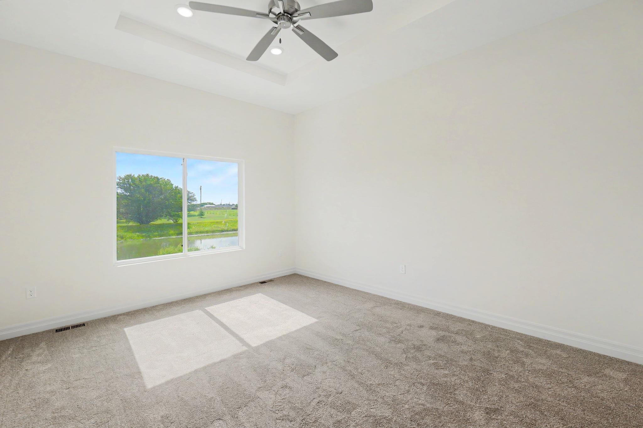 946 N Main Property Photo 15