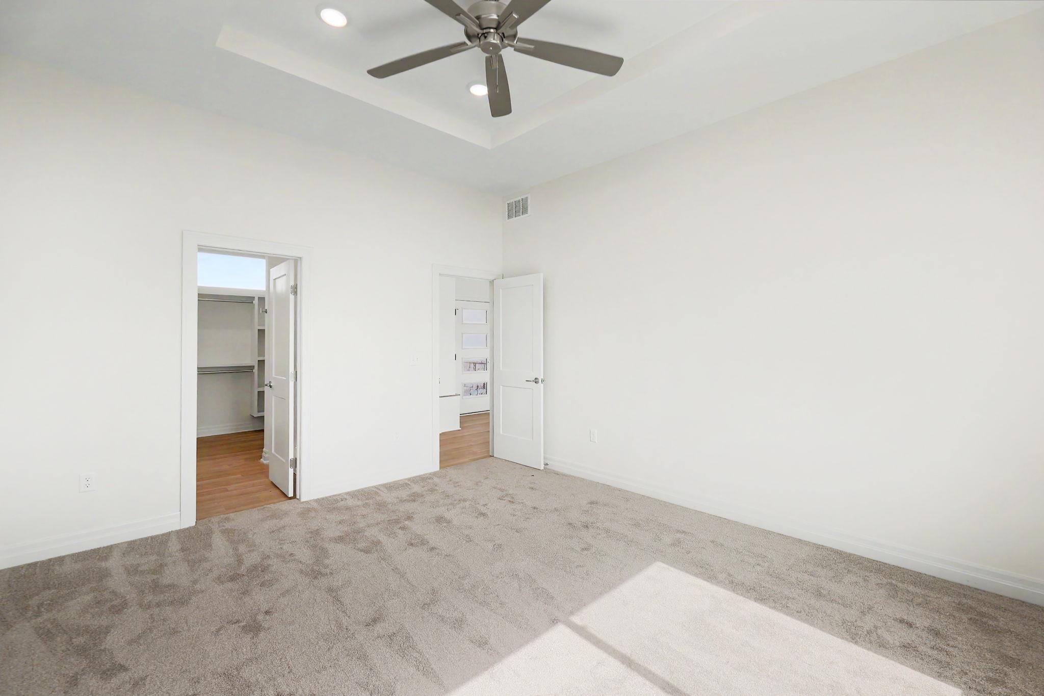 946 N Main Property Photo 16