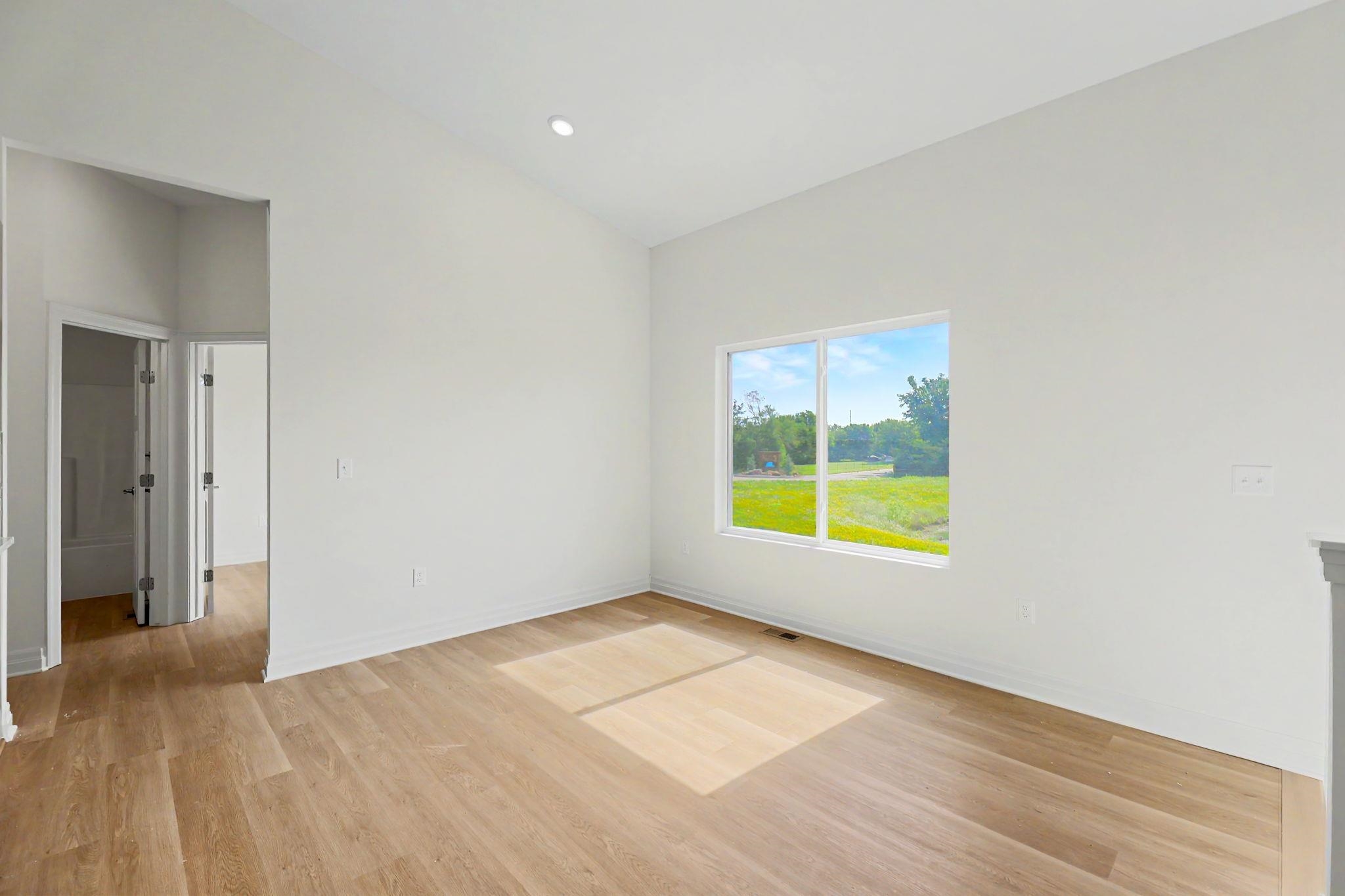 946 N Main Property Photo 20