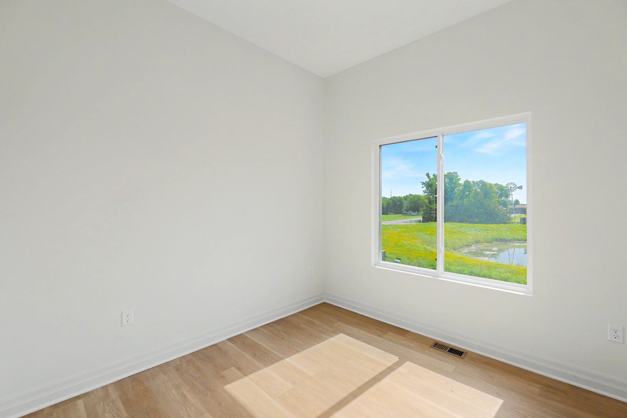 946 N Main Property Photo 21