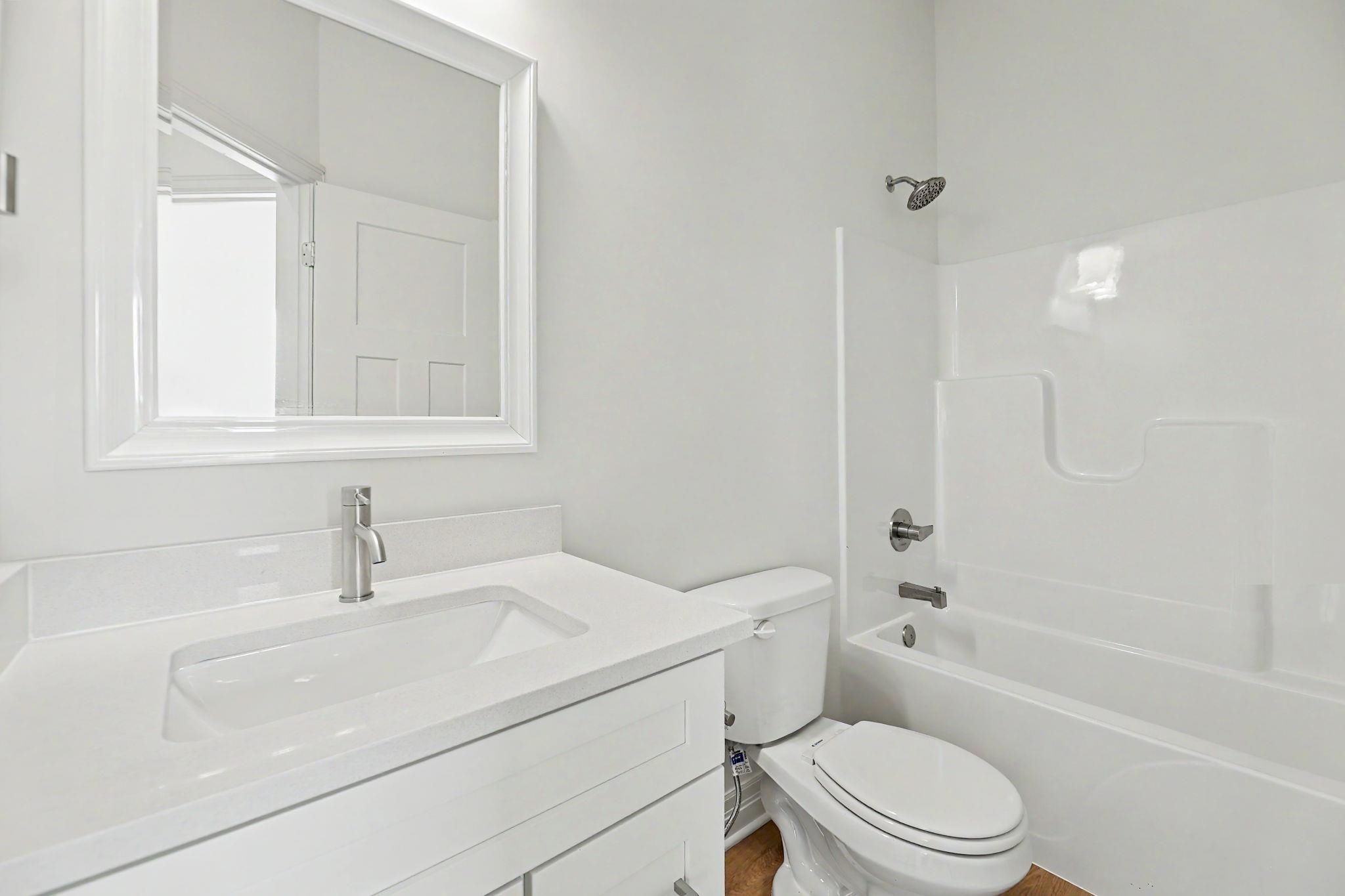 946 N Main Property Photo 22