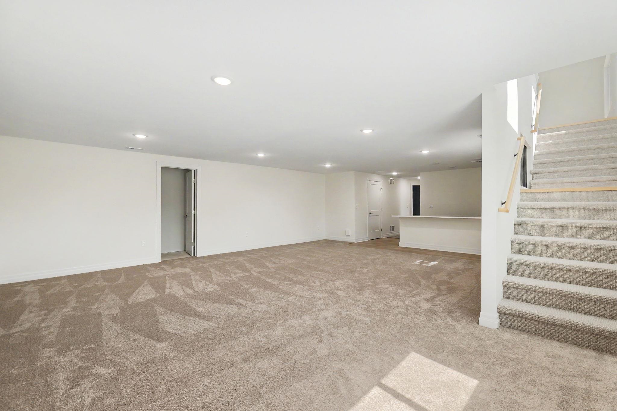 946 N Main Property Photo 25