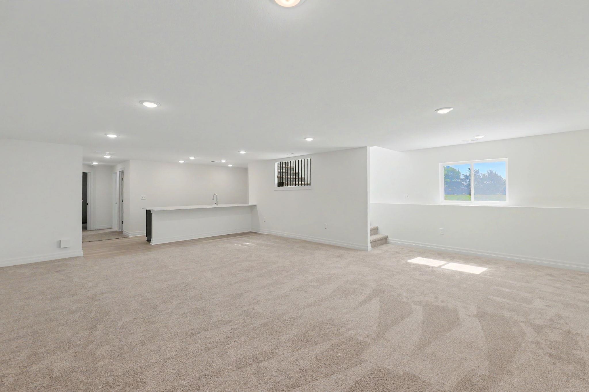 946 N Main Property Photo 27