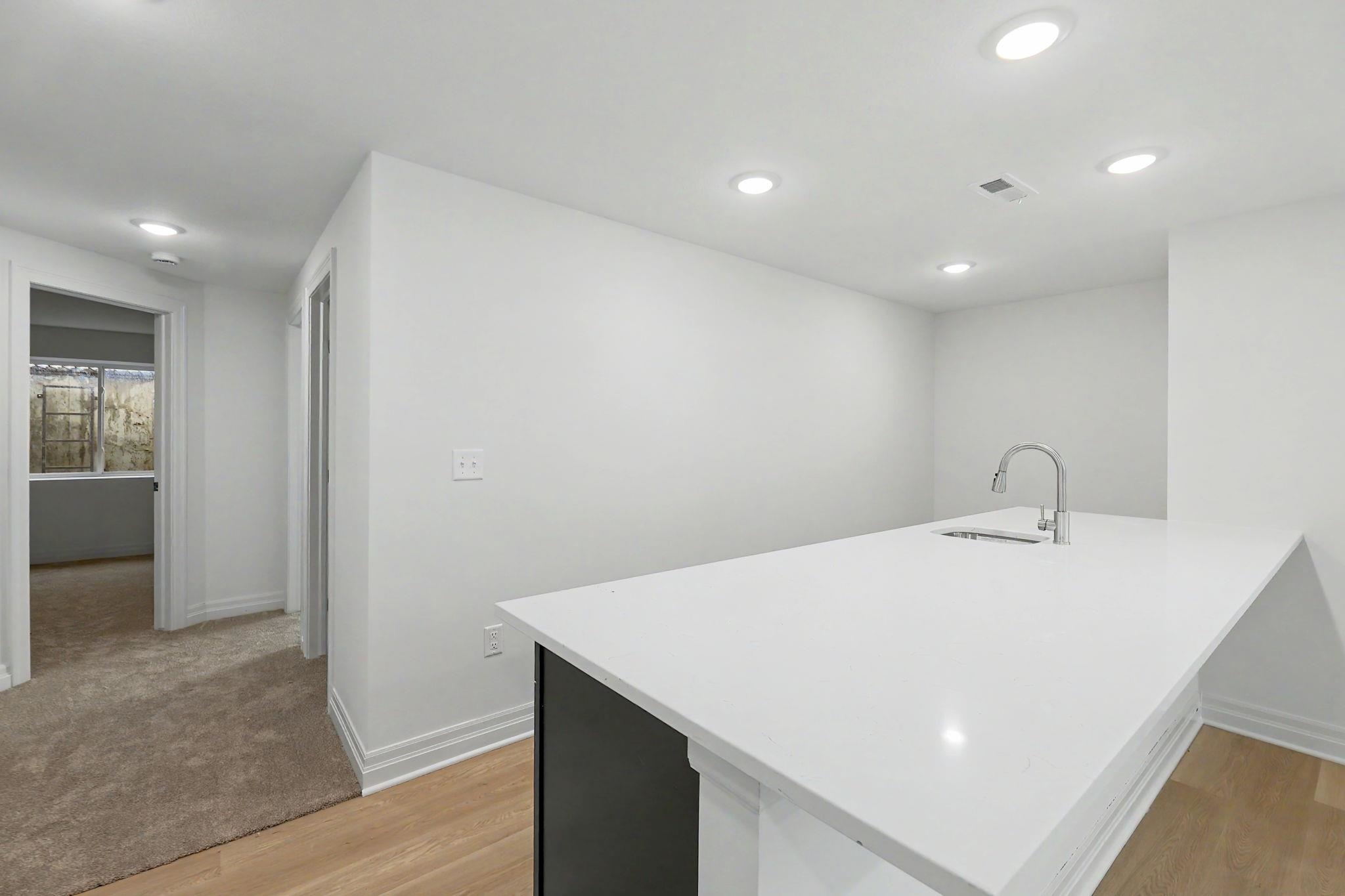 946 N Main Property Photo 29