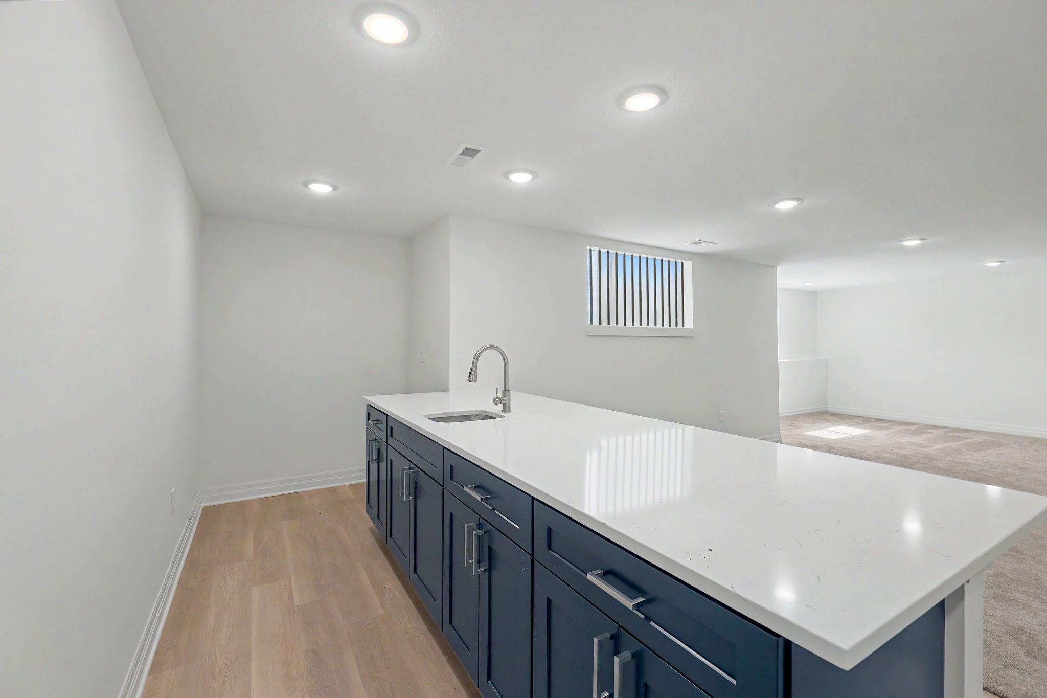 946 N Main Property Photo 30