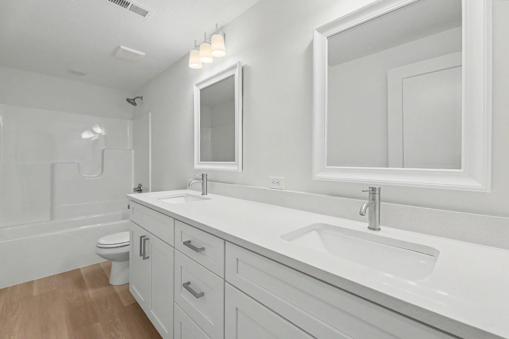 946 N Main Property Photo 31