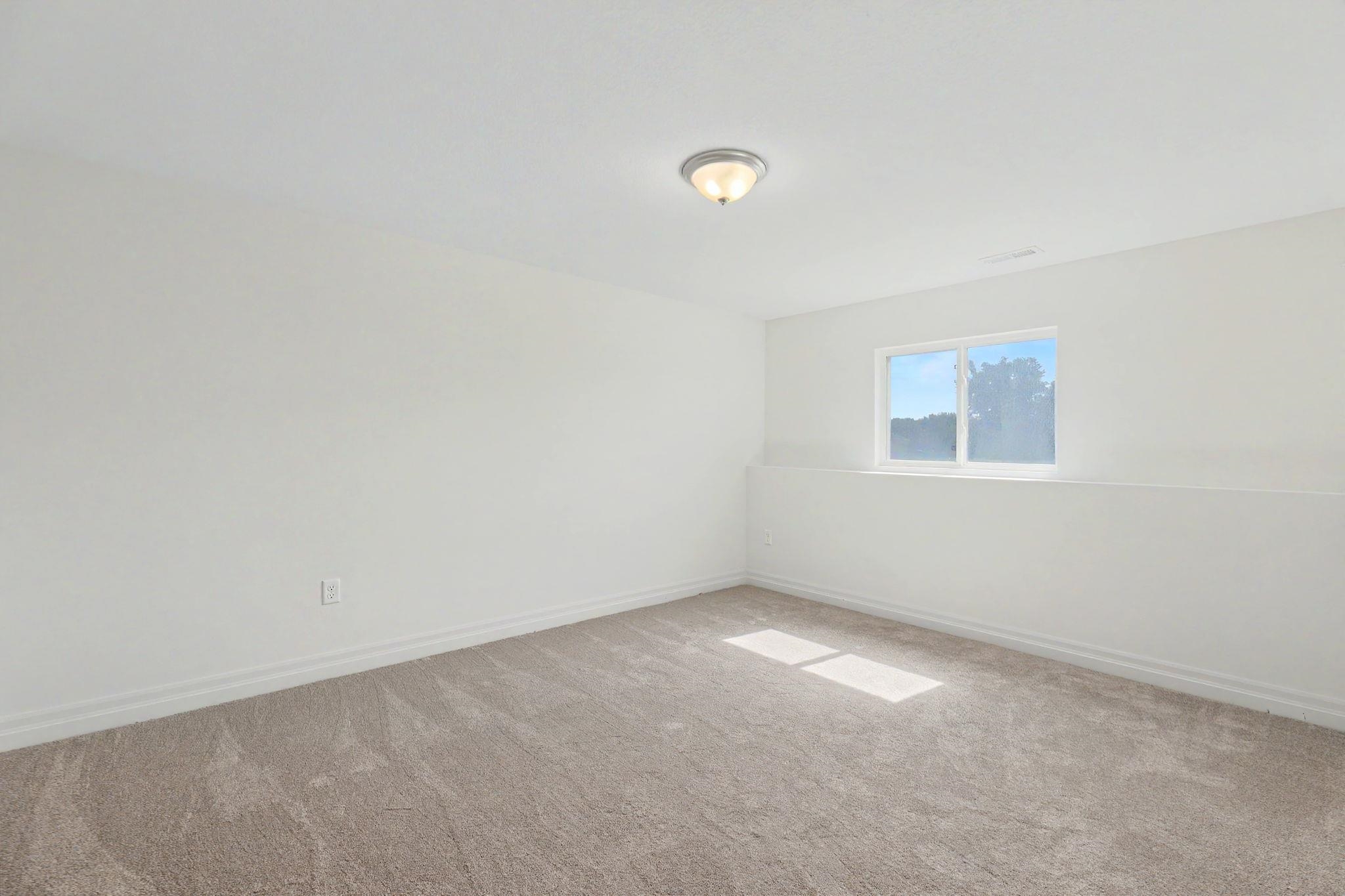 946 N Main Property Photo 32