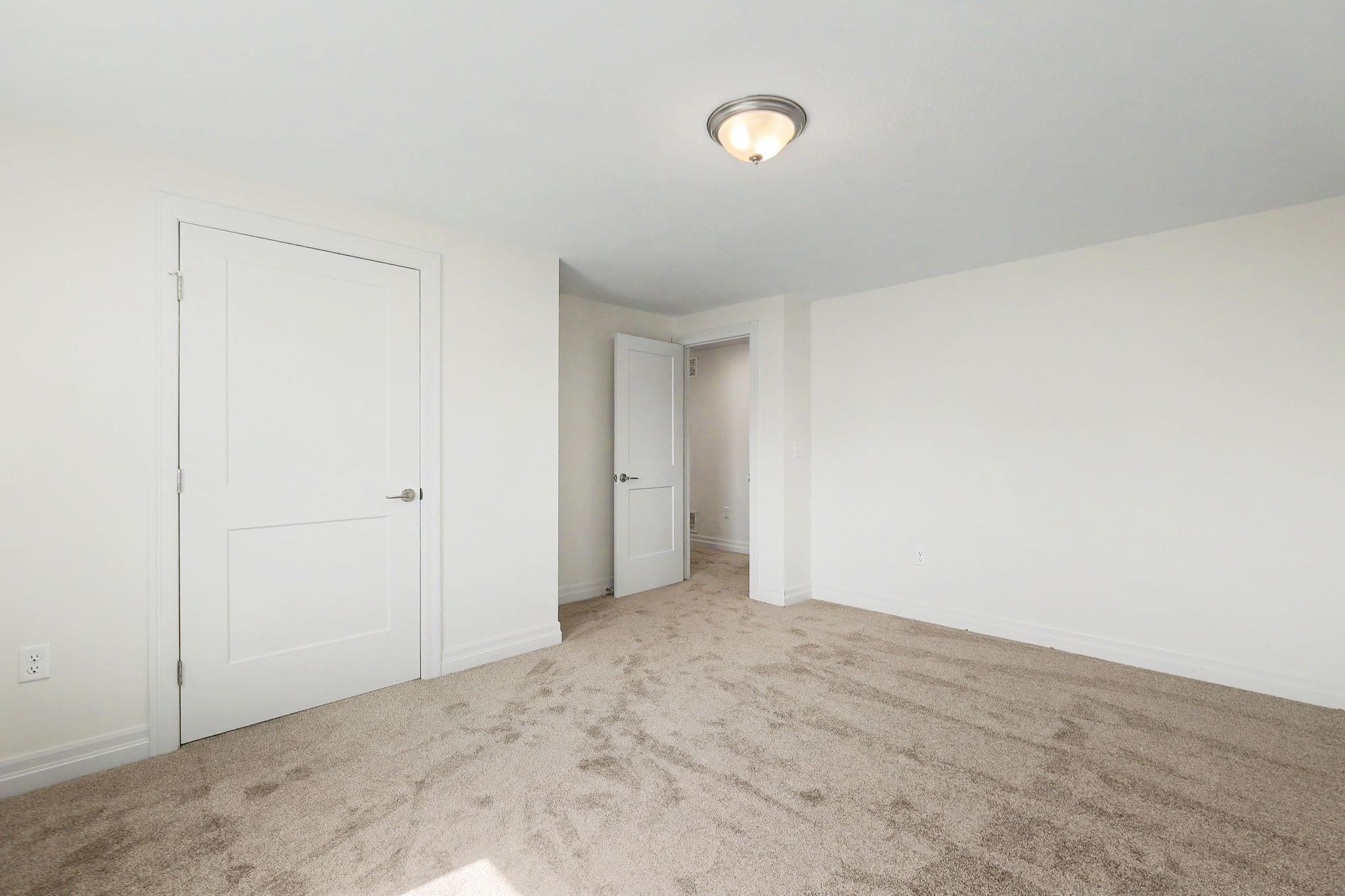 946 N Main Property Photo 33