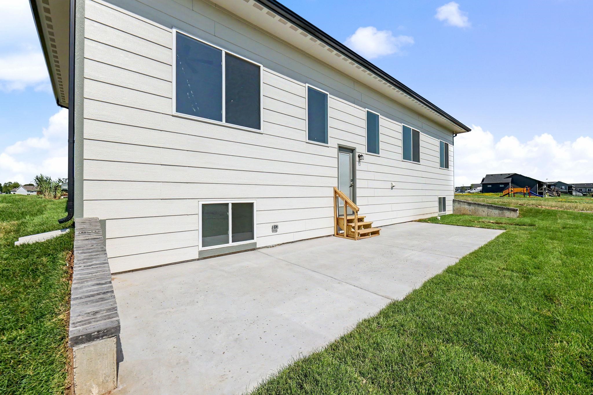946 N Main Property Photo 36