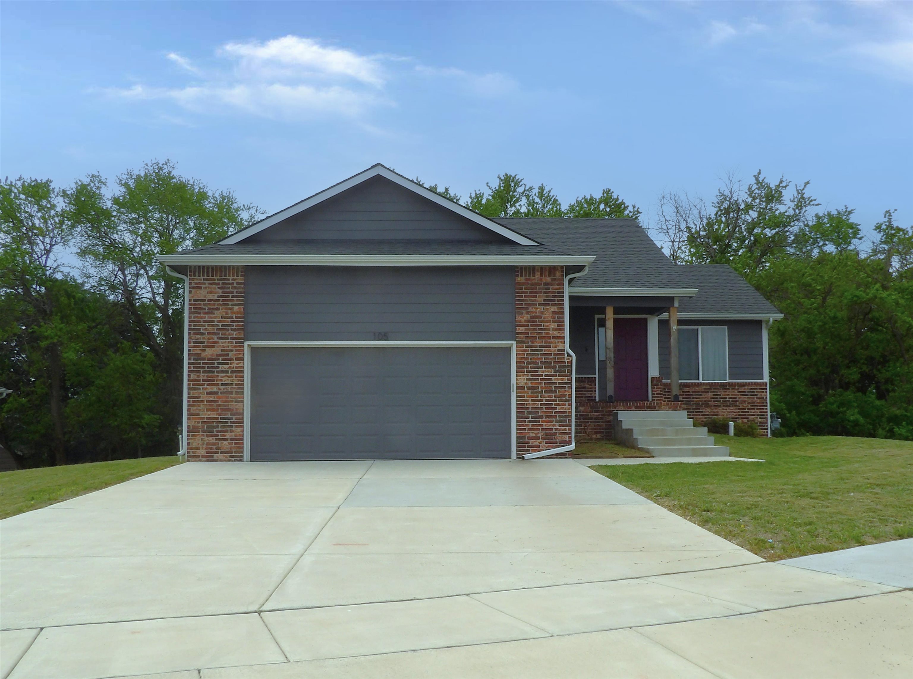 105 E Burlington Dr Property Photo 1