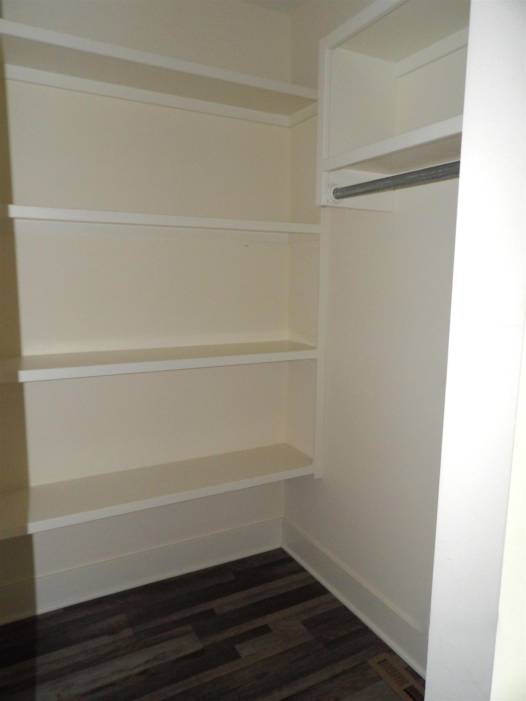 105 E Burlington Dr Property Photo 8